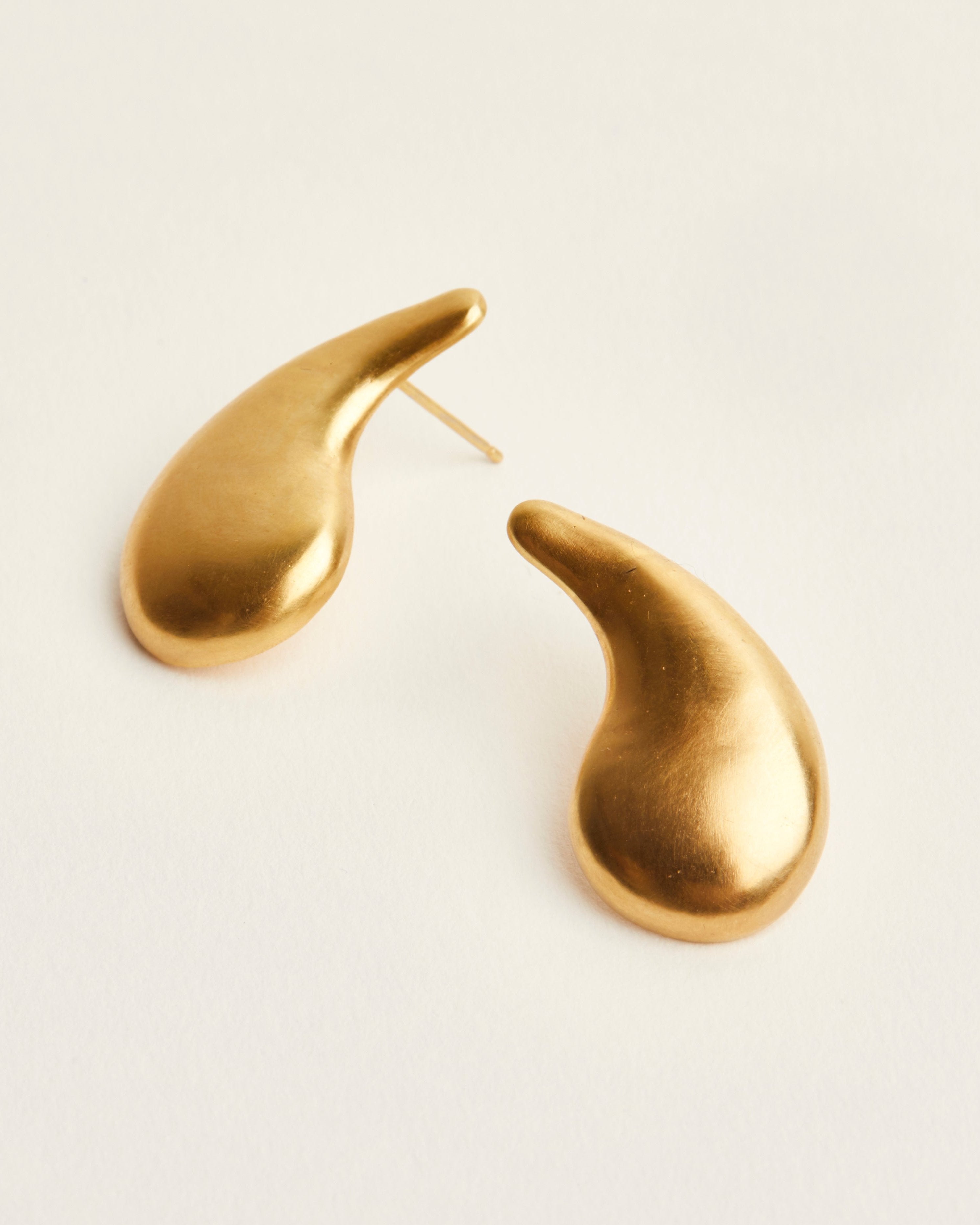 VIRGULA EARRINGS GOLD